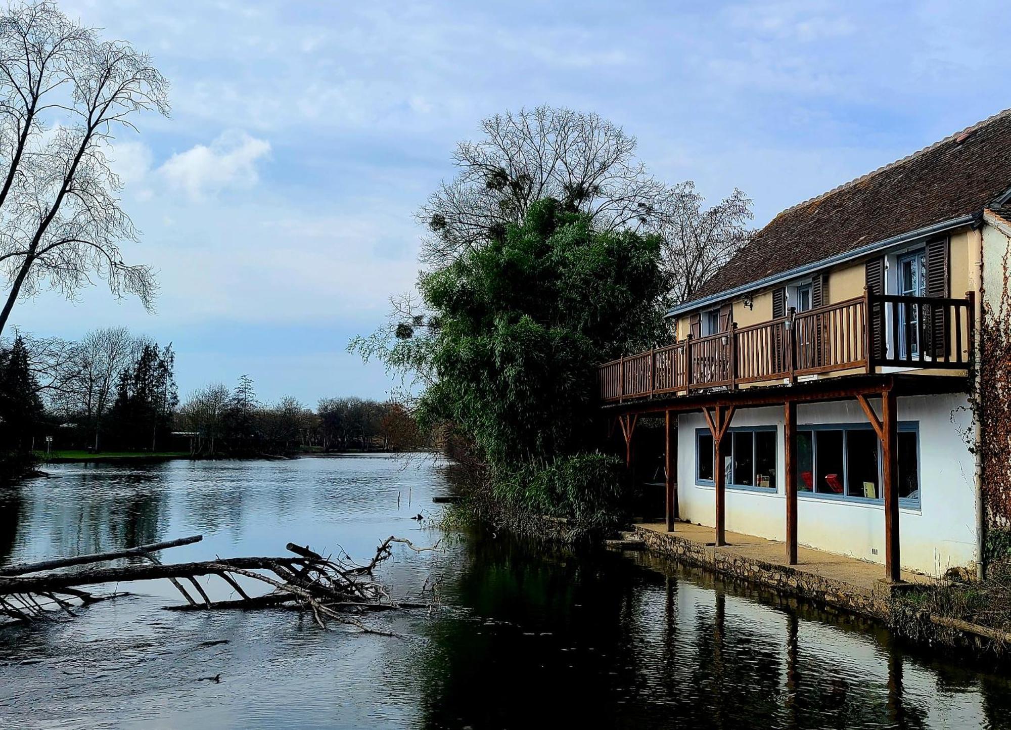 Maison Avec Jardin En Bord De Riviere Villa Fresnay-sur-Sarthe Eksteriør bilde